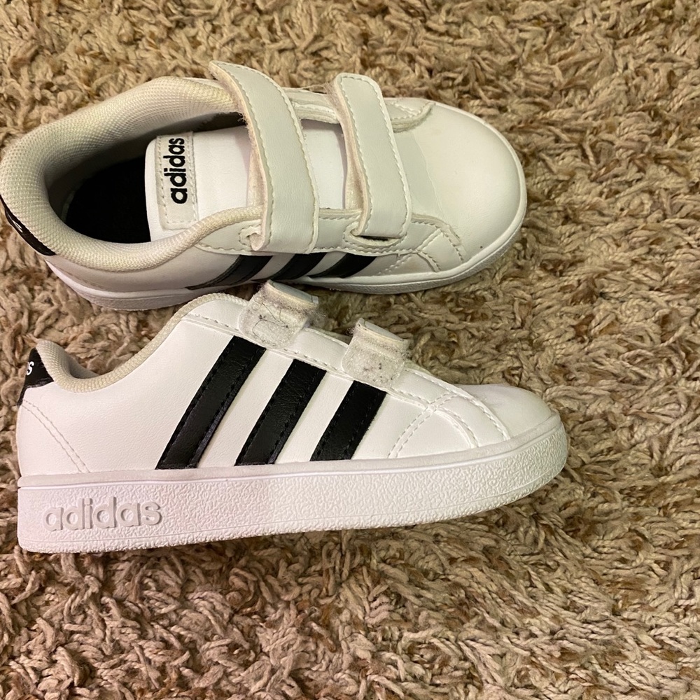 Adidas Unisex sneakers for Toddler size 8